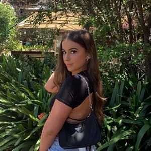 Meet your Posher, Layla